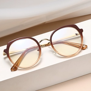 Lunettes photochromiques rondes avec monture dégradée marron sur support blanc