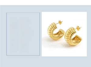 Spécifications détaillées des boucles d'oreilles texturées en U plaquées or 18 carats