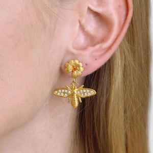 Boucles d'Oreilles en Acier Inoxydable Plaqué Or 18K Zirconia Marguerite Abeille Clous d'Oreilles Fleur Bijoux Cadeau Femme