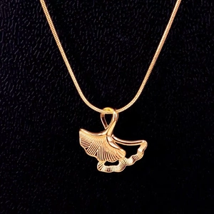 Collana Con Ciondolo Foglia Di Ginkgo Placcato Oro Acciaio Al Titanio Catena Serpente Gioielli Eleganti Per Donna