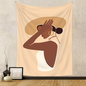 Detail eines minimalistischen Wandteppichs mit Frauendesign in warmen Gelbtönen