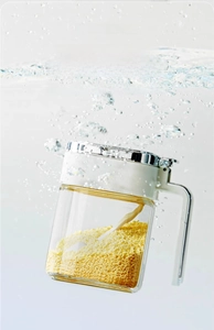 Waterproof kitchen seasoning jar with airtight seal and transparent glass body