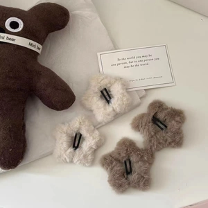 Furry star-shaped BB hair clips set in cream and khaki plush for autumn and winter