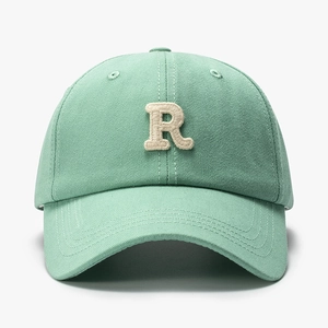 Mintgrüne Baseballkappe aus Baumwolle mit beige besticktem R und gebogenem Visier