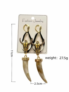 Pendientes de calavera de toro vintage con colgante de colmillo