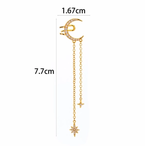 Detailed view of gold star and moon cartilage clip with measurements 1.67cm and 7.7cm
