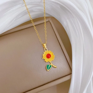 Collier avec pendentif tournesol luxueux en émail coloré et diamants brillants sur chaîne or