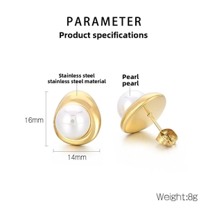 Detail view of 18K gold-plated C-shaped steel earring with pearl inlay and size details
