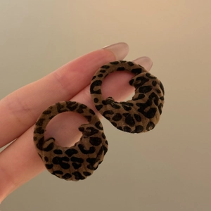 Vintage leopard print flocked C-shaped hoop earrings with a soft brown velvet finish