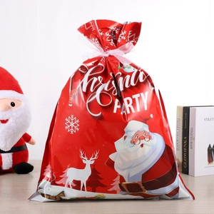 Sac cadeau de Noël rouge à cordon avec motifs de Père Noël et de rennes festifs