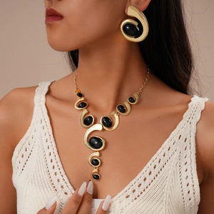 Vintage Dark Style Alloy Geometric Oval Black Rhinestone Pendant Necklace And Earring For Women Western Fashion Jewelry