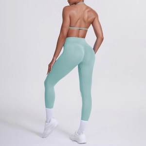 Vista posteriore dei leggings da yoga a vita alta verde menta e reggiseno sportivo