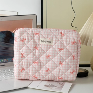 Trousse à maquillage matelassée à carreaux roses avec nœuds orange et étiquette tissée
