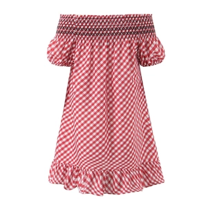 Robe vichy rouge à épaules dénudées avec ourlet à volants et manches bouffantes