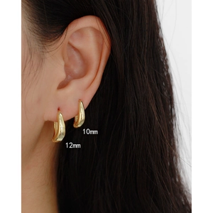 Detailed comparison of 12mm and 10mm irregular geometric gold hoop earrings on model