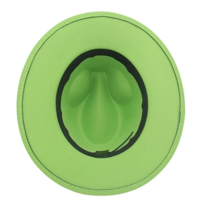 Vista interna del cappello in feltro verde brillante con etichetta 65% cotone 35% poliestere