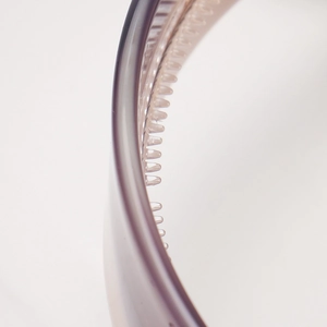Detail view of non-slip inner teeth on 2.2cm vintage acetate tortoise headband