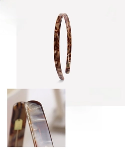 Detail view of tortoise shell acetate headband showing 14x1cm dimensions and 16.4g weight
