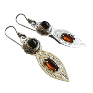 Orecchini vintage fatti a mano con gemme arancioni e incisioni floreali in argento