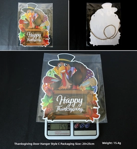 Detail view of Happy Thanksgiving turkey door sign showing size 20x25cm and weight specifications