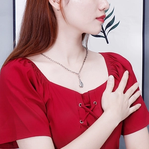 Collier Pendentif Main Tenant Un Cœur En Acier Inoxydable Bijoux Minimalistes Pour Femmes Style Ins Coréen Accessoires Élégants