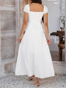 Elegantes weißes Maxikleid mit Puffärmeln und Schnürung am Rücken für Damen