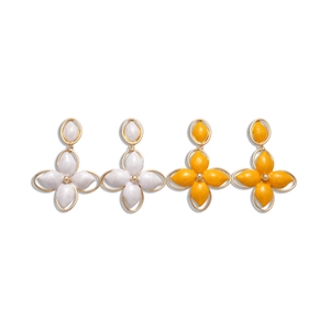 Retro hollow flower stud earrings with white and yellow enamel drip and gold finish