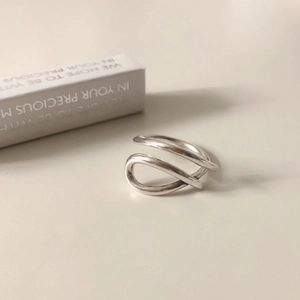 Minimalist S925 sterling silver open ring featuring a double twisted geometric design