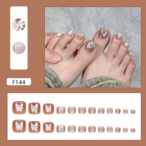 Uñas postizas de pies cat eye marrón rosa con mariposas 3D blancas y purpurina F144