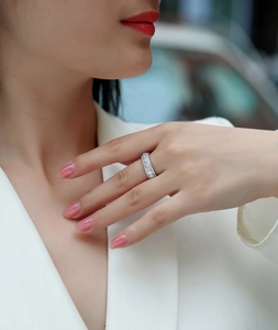 Close-up of S925 sterling silver moissanite ring with multi-layer pavé setting on finger