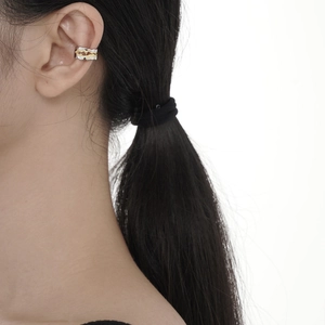 S925 Sterling Silber zweifarbiges Ear Cuff mit Hammerschlag-Textur und Clip-on-Design