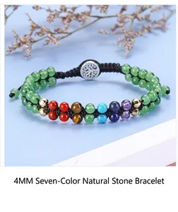 Dettaglio del bracciale chakra in pietre naturali da 4mm con ciondolo albero della vita
