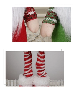 Detailaufnahme der Strickware und Plüschtextur der weihnachtlichen Zwergen-Dekoration