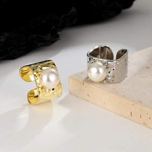 Elegant wide hammer-textured open ring with a large central pearl in gold and silver finish