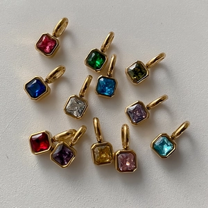Set bunter quadratischer Geburtsstein-Anhänger mit vergoldetem Zirkonia für DIY-Schmuck.