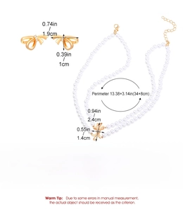 Vue détaillée des dimensions du collier de perles double couche et des boucles
