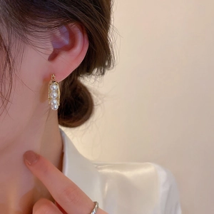 Elegant U-shaped gold pea pod earrings for women with four vertical high-luster pearls