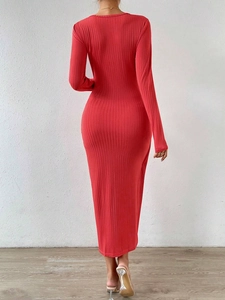Vestido largo rojo de punto acanalado con manga larga, abertura sexy y ajuste entallado