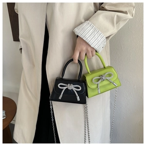 Mini sacs à main noir et vert fluo avec un grand nœud en strass et une bandoulière