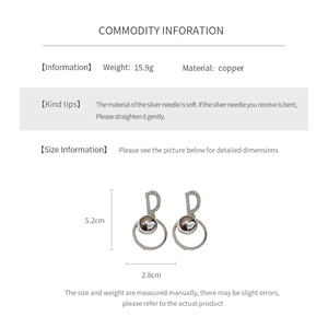 Detailed size chart for D-shaped hoop earrings with dimensions 5.2cm by 2.8cm