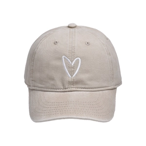 Klassische beige Baumwoll-Baseballkappe mit weißem Herz-Stickerei und gebogenem Schirm