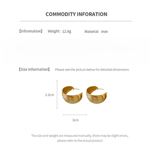Detailed size specifications for gold iron C-shape earrings with weight and measurements