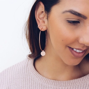 Rose gold S925 silver needle hoop earrings with hammered metal pendant on model