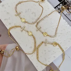 Set di quattro bracciali religiosi placcati oro 18k con croci in zircone e medaglie San Giuda