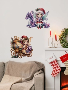 Détail de stickers fée de Noël et dragon violet sur un mur de salon à l'ambiance chaleureuse