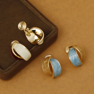 French retro gold-plated clip-on earrings with oil-painted enamel finish and pearl gloss