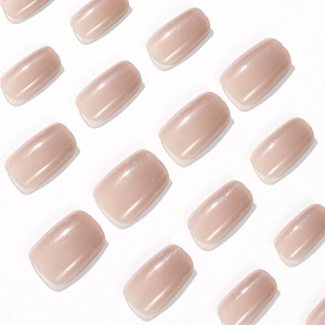 Unghie finte corte quadrate rosa nude con glitter argento sottili e finitura gel lucida