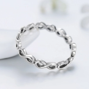 Anello elegante in argento sterling s925 con motivo a infinito e design a otto traforato