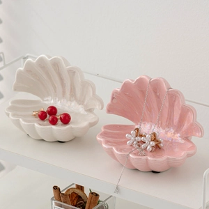 Elegant shell-shaped ceramic jewelry trays in pearlescent white and pink colors