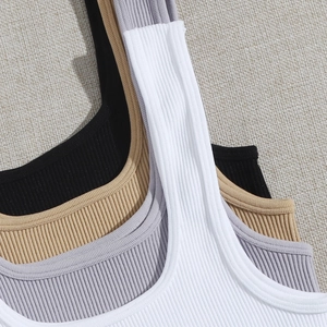 Débardeur de yoga côtelé sans couture en blanc, gris, kaki et noir, tissu séchage rapide